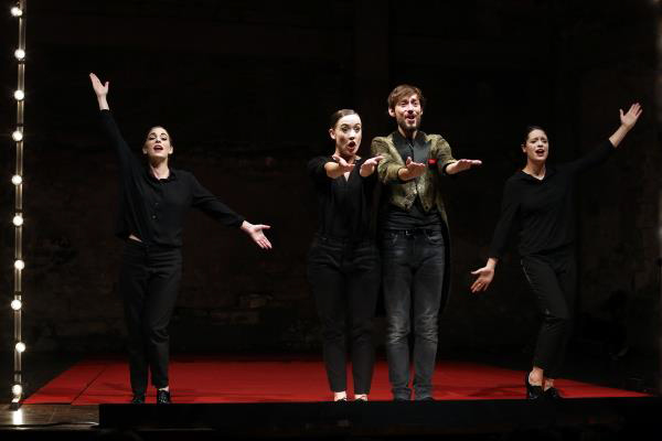 JTC 2017 : Théâtre du monde -L’homme aux petites pierres encerclé par les gros canons